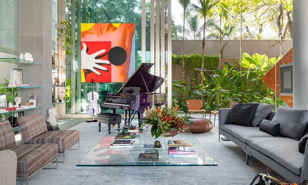 À São Paulo, une villa festive et sophistiquée aux allures de musée